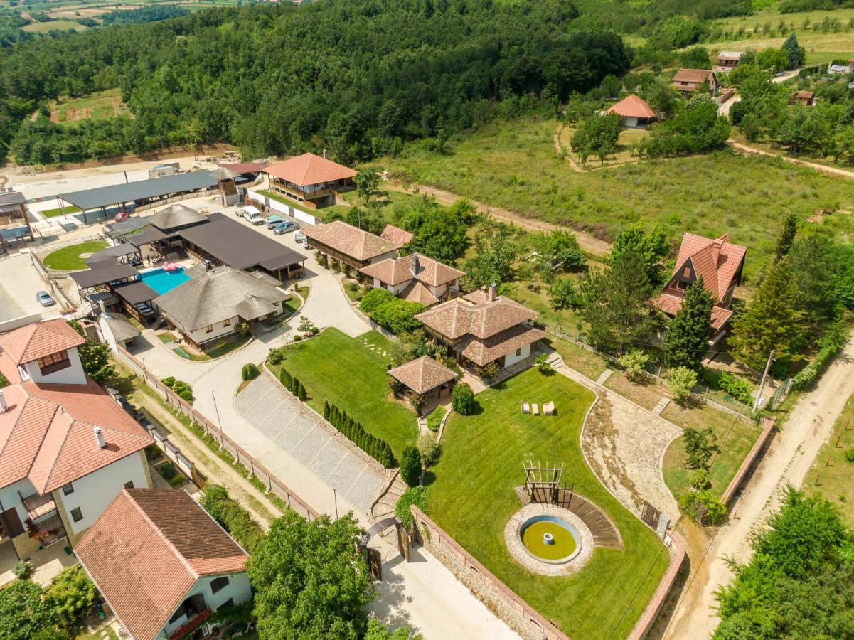Woodland Resort Kragujevac Exteriör bild